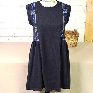 THYME AND HONEY Size Small Grey Dress